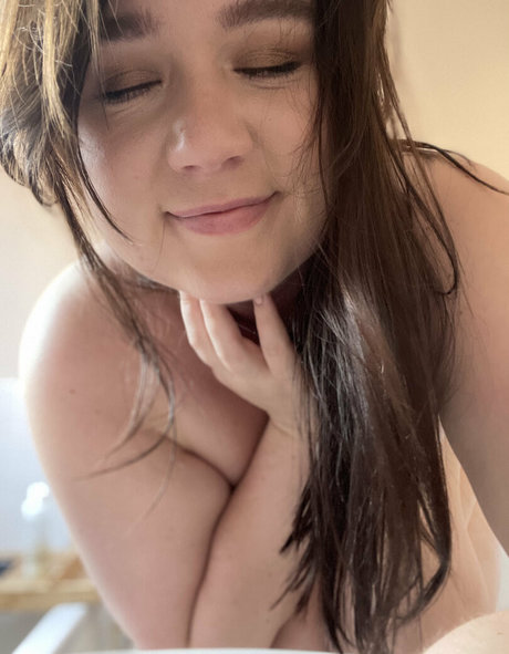 Cherrycola1990 nude pornstar archive