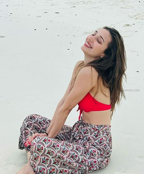 Heli Daruwala nice pornstar img