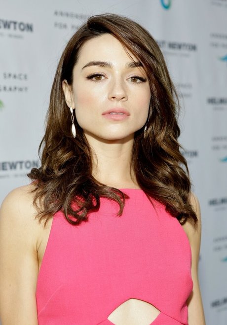 Crystal Reed beautiful actress img