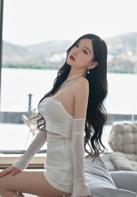 Zhou Yuxi nice pornstar image