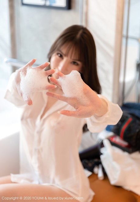 Zhou Yuxi star nude images