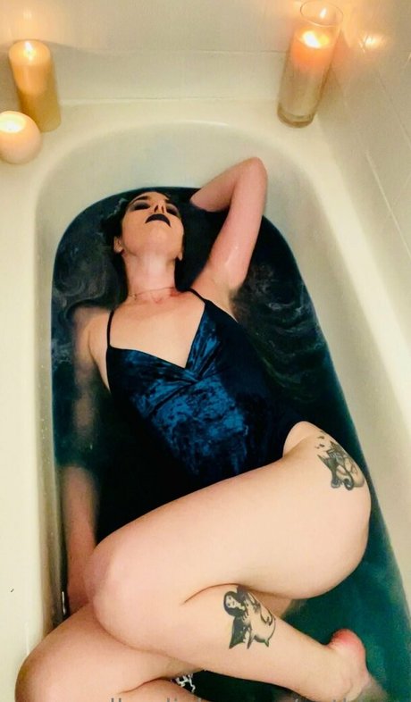 gothbae best model image