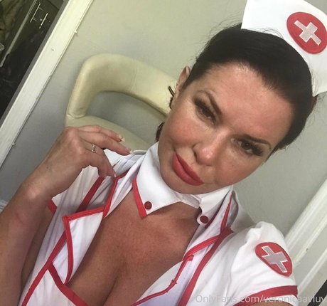 veronicaavluv model xxx photo