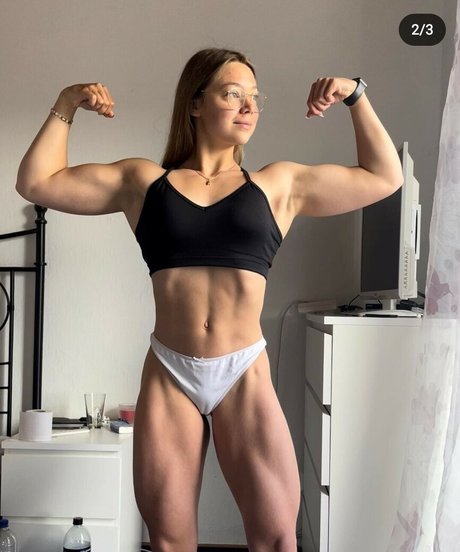 trainigfabi model naked image