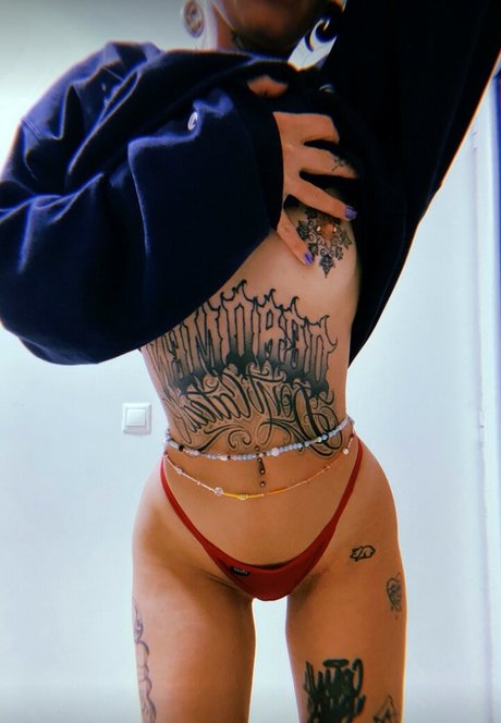 FoxyBebe420 top profile image