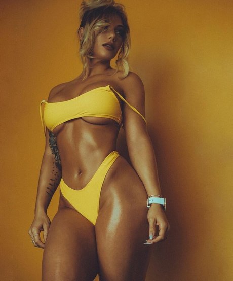 Marine S Mezz star nude photo