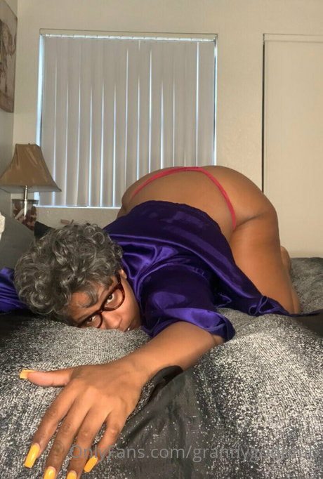 grannygodumb model pornographic photo