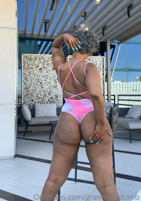grannygodumb model pretty picture
