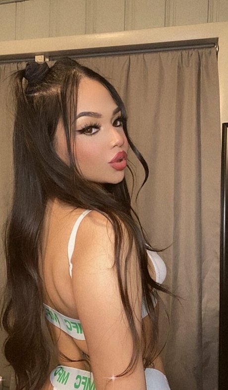 desmariie model naked picture