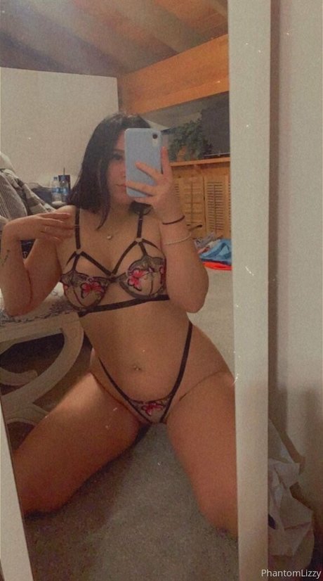 phantomlizzy pornstar nude picture