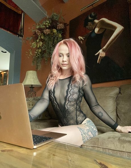 lucylavagirlfree model adult pics