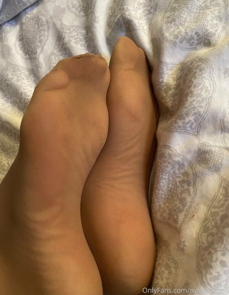 nylonskitten naked model photo