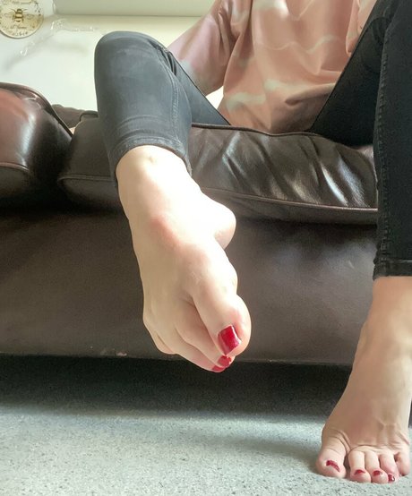 callyfeet33 pornstar high quality pic