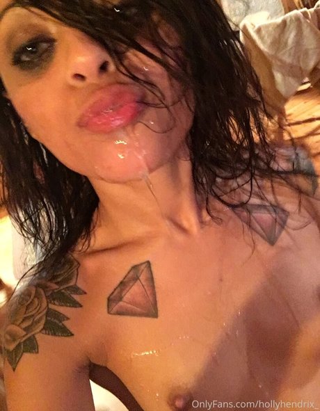 hollyhendrix model nice photo