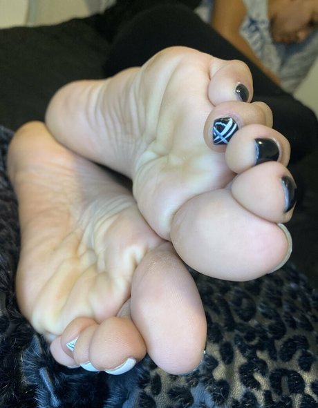 tenlittoes model sexy image