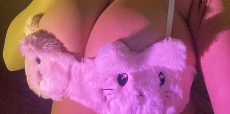Crystal Senpai model naked img