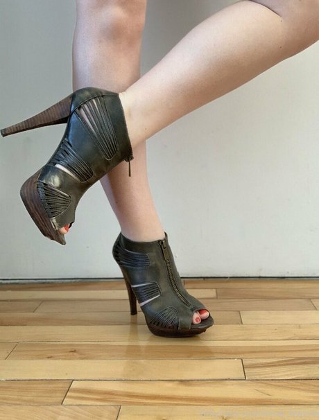 nixie feetsie hot star pictures