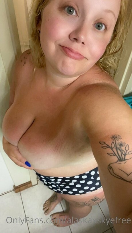 alaskaxskyefree star hot photos