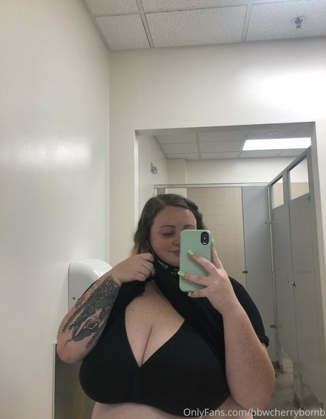 bbwcherrybomb sexy model images