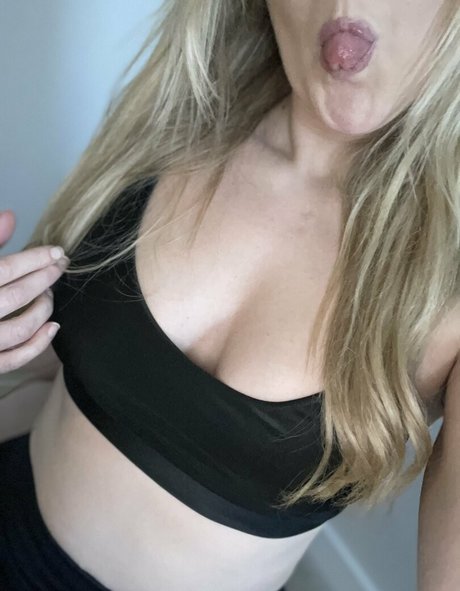 stepmommyfantasy model naked photo