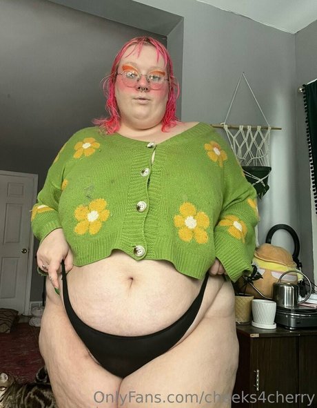 cheeks4cherry model exclusive pics