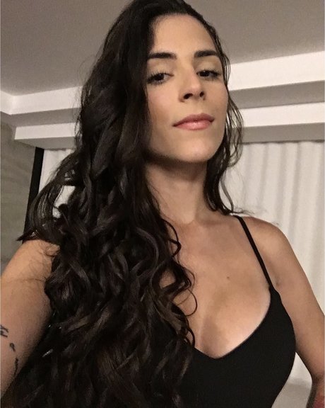 Mariana Vasconcelos star hot pics