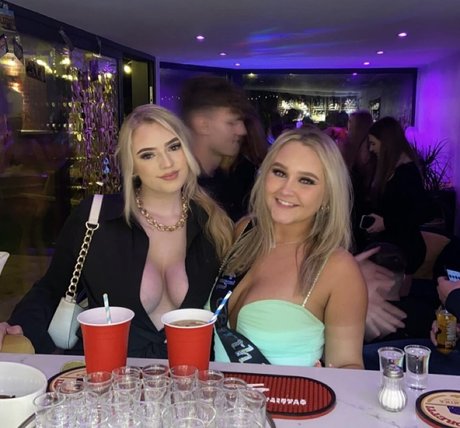 Hollie H xxx star photos