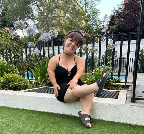 Jomini Dancer sexy star pics