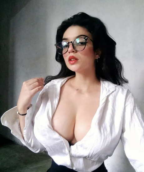 Giselle andra pretty model pic