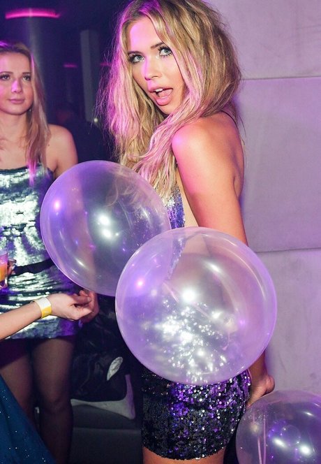 Sandra Kubicka pretty star photo