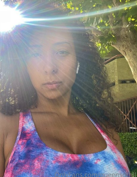 QueenSoTrill sexy model img