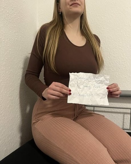 layla 18 nudes actress galleries