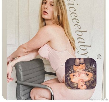aislynndavis model erotic photo