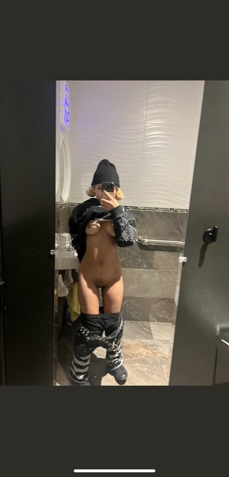 blonde wife onlyfans sexy image
