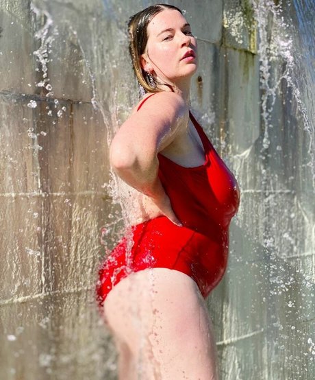 Tori Dunlap star pretty photos
