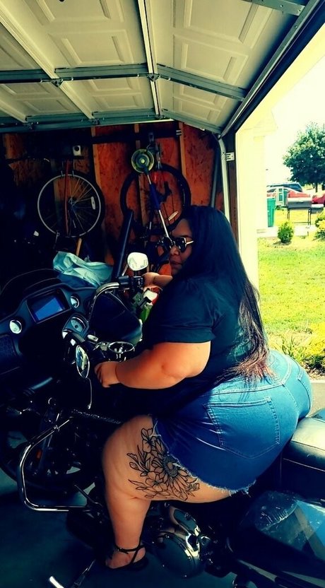 bigbootydee89 hot actress pic