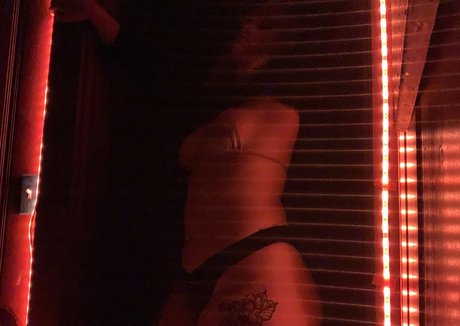 basilbabyy model art pic
