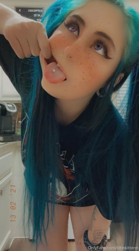 littlekittenn model erotic photo
