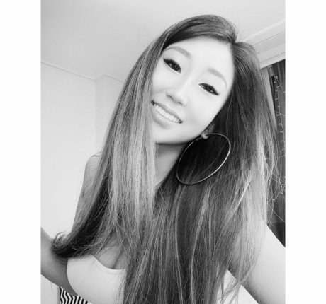 Jinnnyk adult model pics