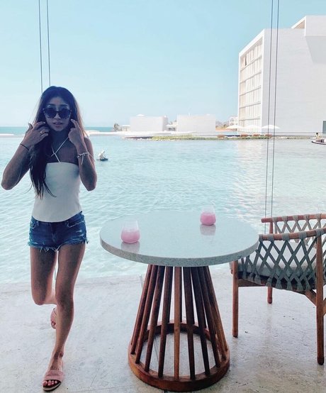 Jinnnyk pornstar xxx images