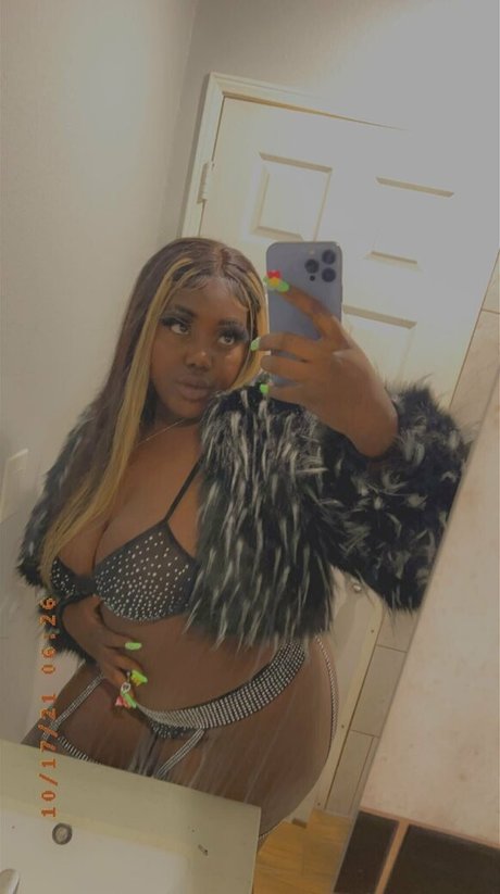 royalmulaah nudes model pics