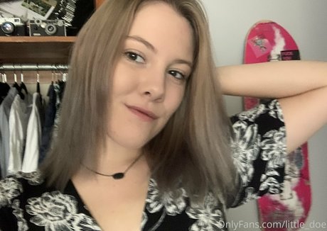 little doe model nude photos