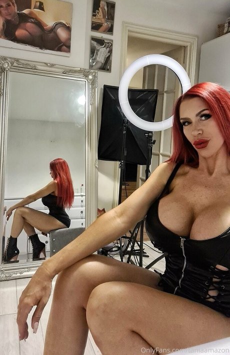 taniaamazon naked model pic