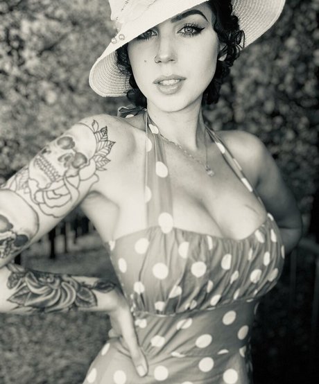Punkqueenxoxo high quality model photo
