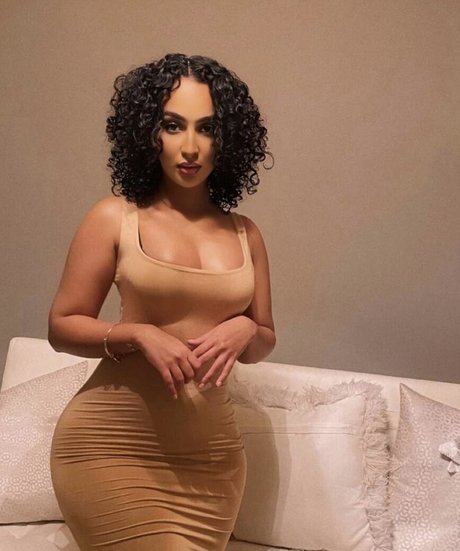 Omaima Benamre top model photo