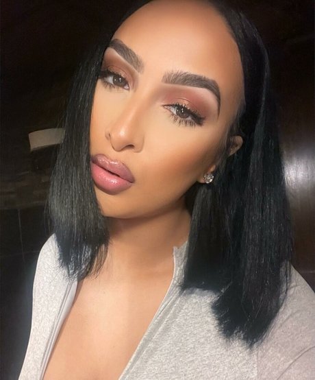 Omaima Benamre model hot pic