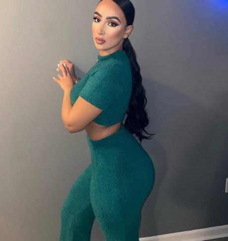 Omaima Benamre nice star gallery