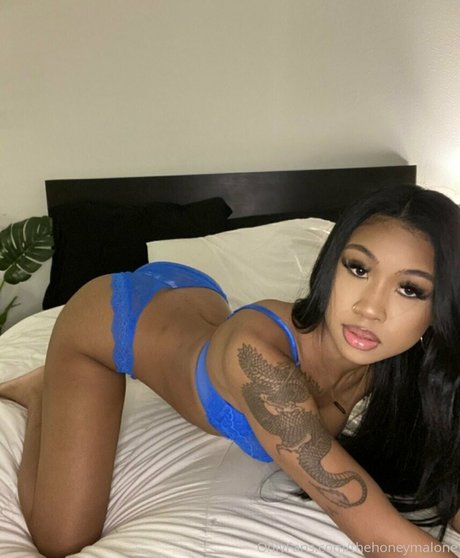 thehoneymalone model nice pics