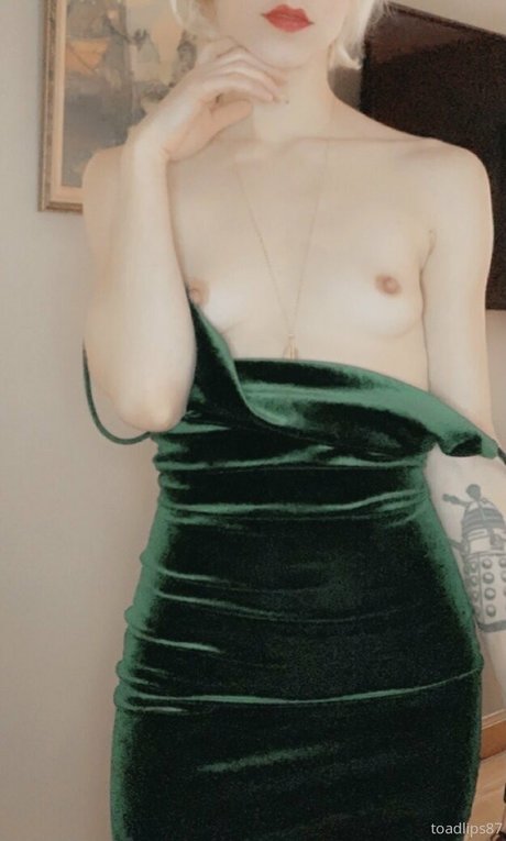 toadlips87 naked pornstar picture