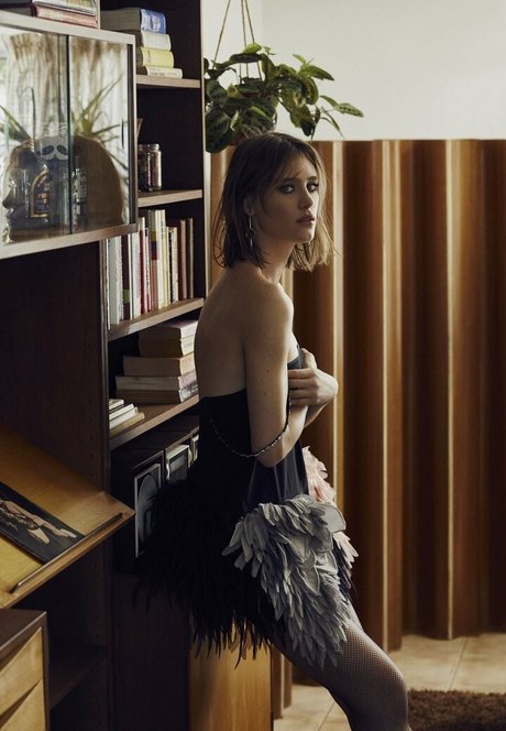 Mackenzie Davis pornstar exclusive archive